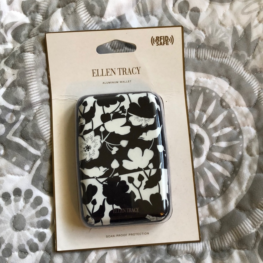 Scan proof protection wallet